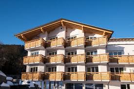 Urlaub mit Hund am Teggernsee - Hotel Schnitzer´s Dahoam Aussenansicht