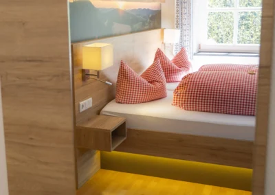 Doppelbett im Spiegel