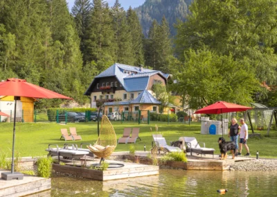 Hunde Badesee und Hotel