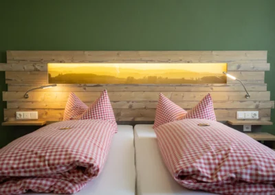 Doppelbett mit Landschaft