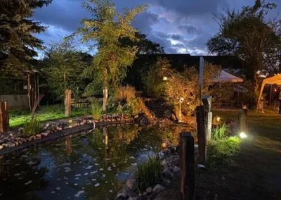 Gartenteich mit Beleuchtung