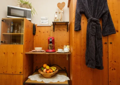 Kleine Pantry auf dem Zimmer